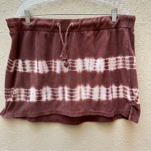 Delia’s Plus Size Mahogany Red Tie Dye Stretch Mini Skirt 1X - Picture 2 of 7